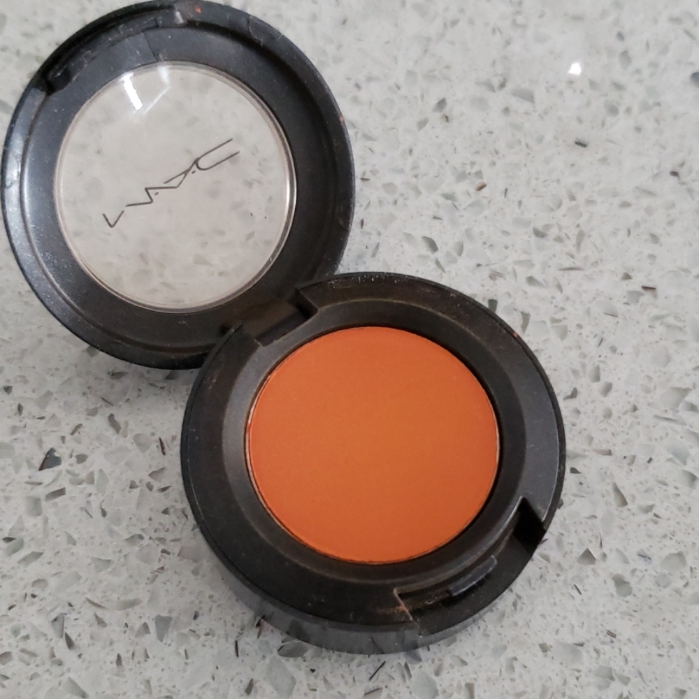 MAC eyeshadow Farasha